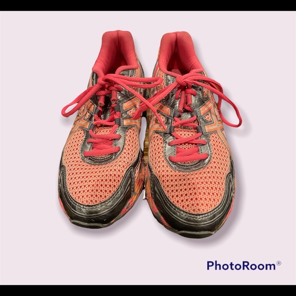 ASICS Gel Athletic Sneaker EUC - Picture 1 of 5